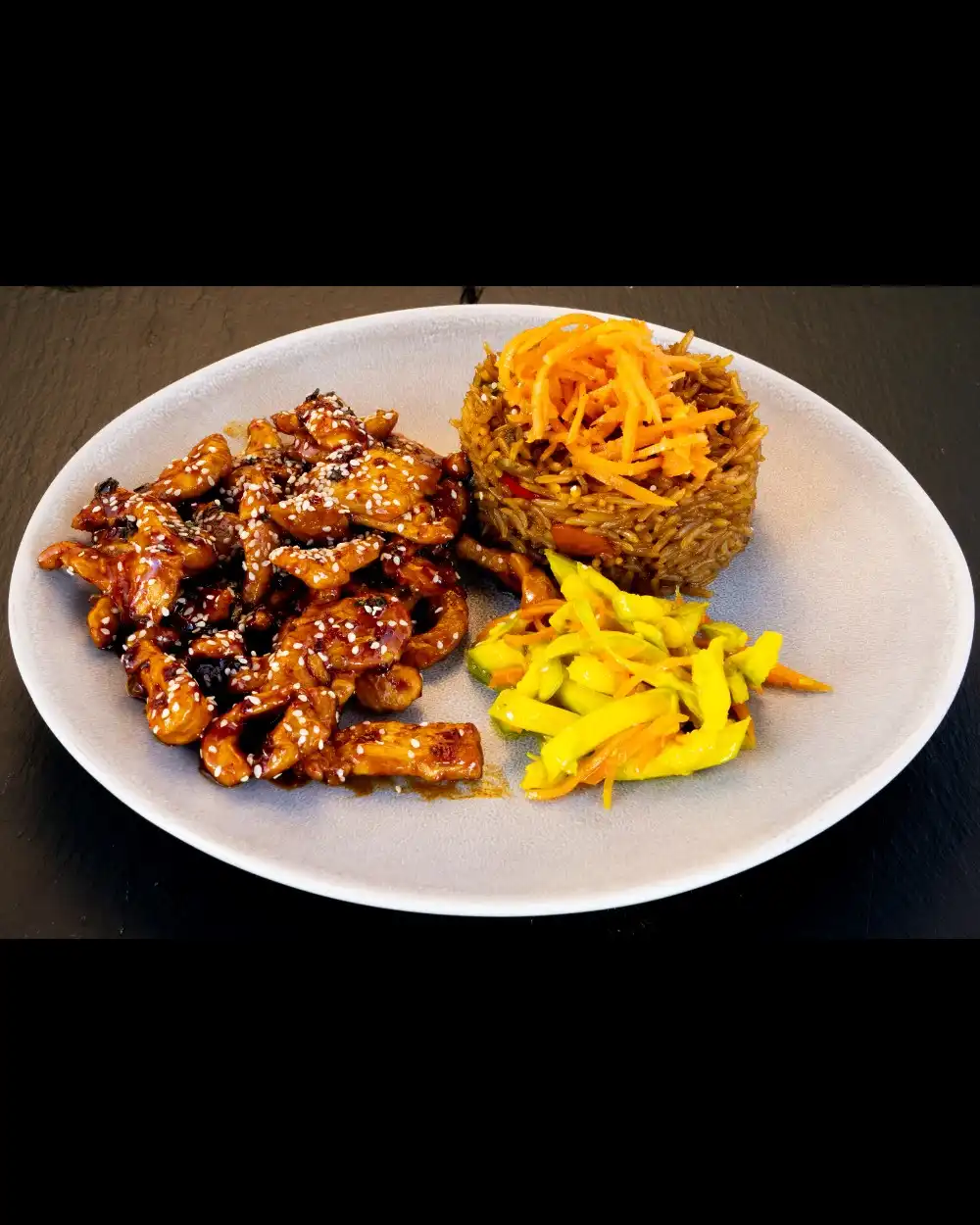Pui Thailandez — Una Alta — Tony's Eat & Drink — Ingrediente: Piept de pui, ardei chilli, susan, sos de soia…