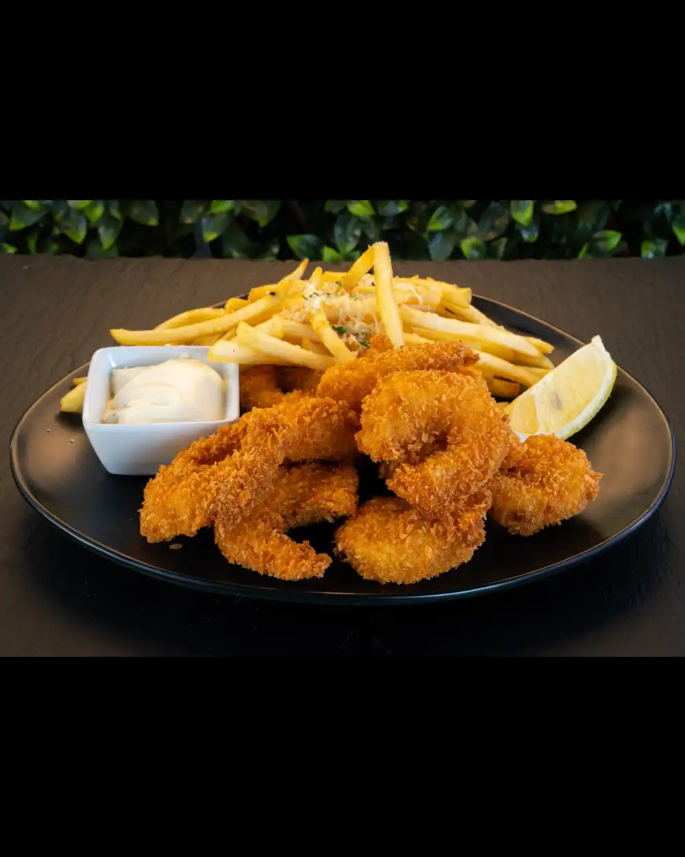 Creveți în Crustă De Panko — Fructe de Mare — Tony's Eat & Drink — Ingrediente: creveți, sos sweet chilli, cartofi cu usturoi …