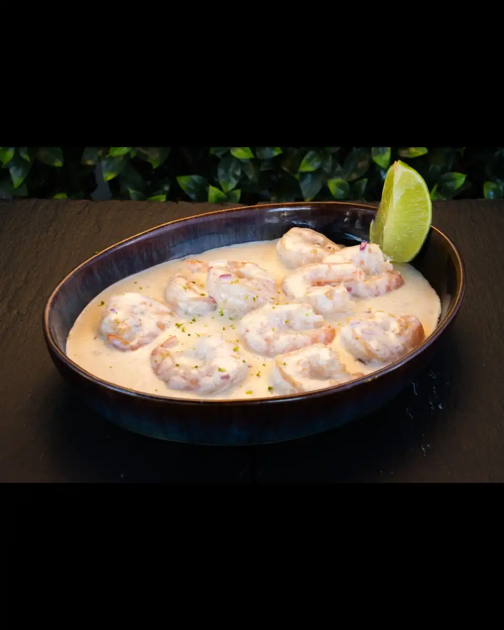 Creveți in Sos Alb — Fructe de Mare — Tony's Eat & Drink — Ingrediente: creveți, smântână, usturoi, lime, chilli, pâin…