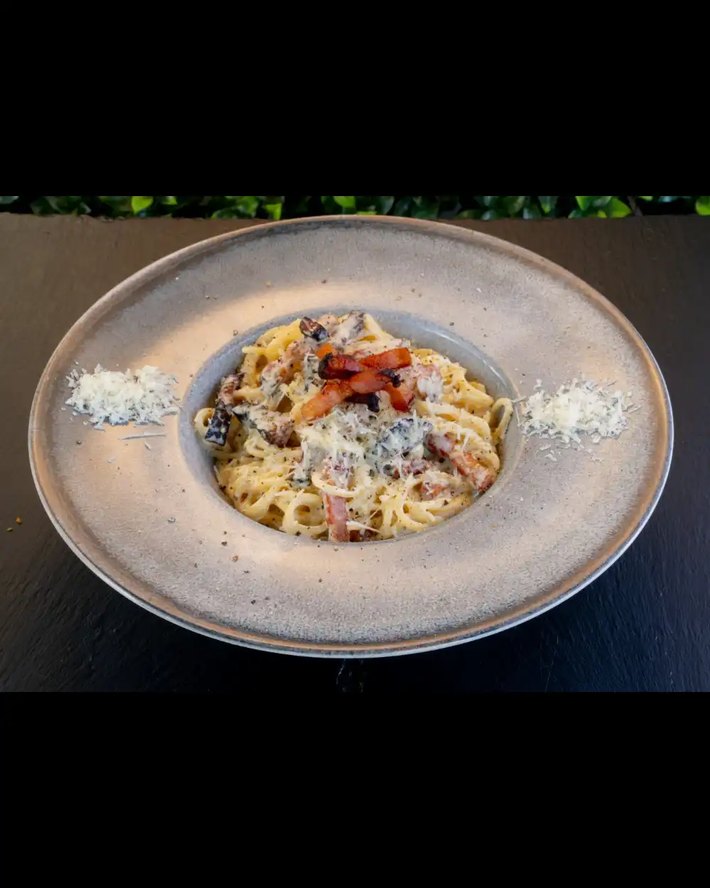 Paste Carbonara — Paste — Tony's Eat & Drink — Ingrediente: spaghetti, ou, pancetta, grana padano