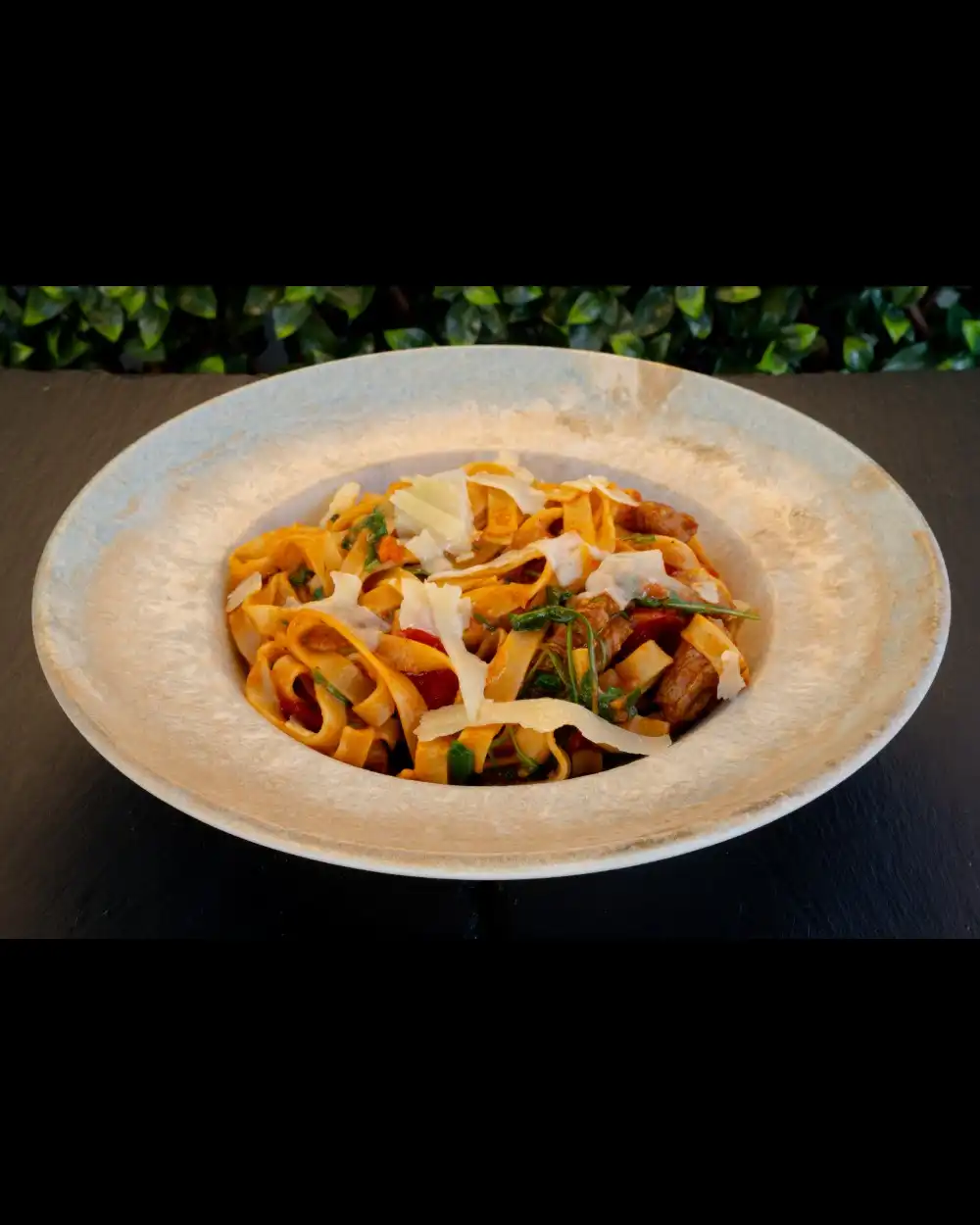 Paste Tony's Special — Paste — Tony's Eat & Drink — Ingrediente: paste tagliatelle, roșii cherry, rucola, ustur…
