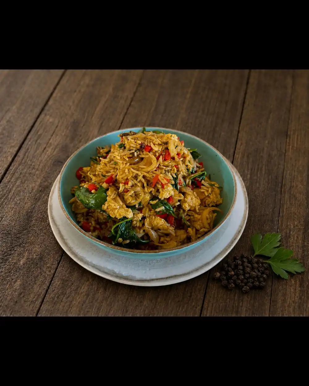 Orez cu legume — Garnituri — Tony's Eat & Drink — Ingrediente: orez, morcov, ceapă, ardei gras, ciuperci, unt